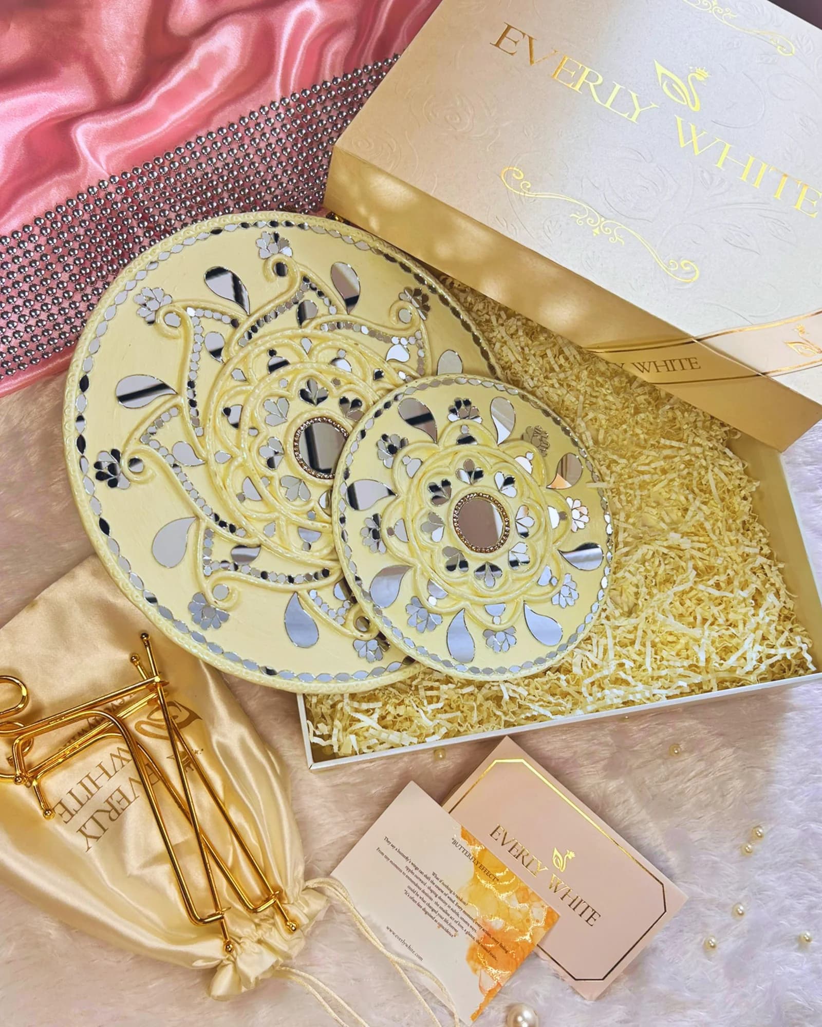 07-butterfly-effect-gift-packaging