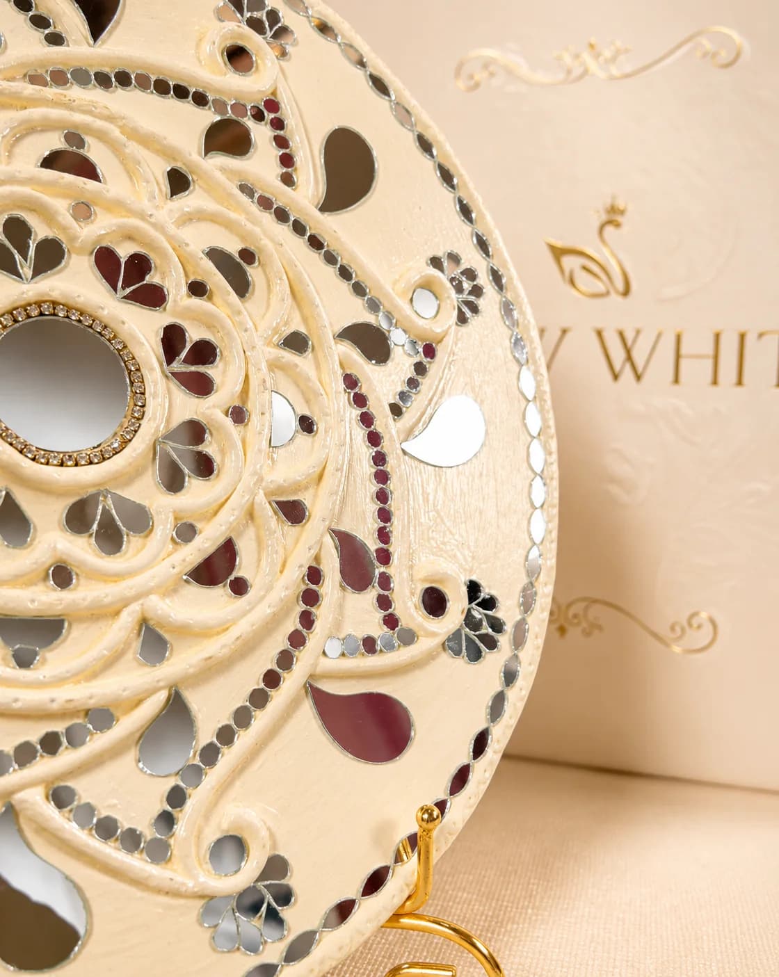 04-butterfly-effect-mirror-inlay-closeup